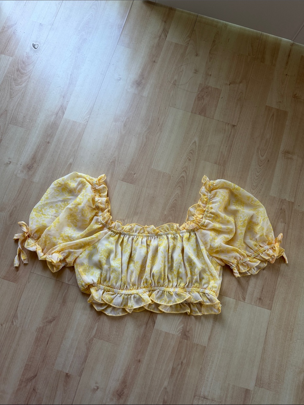 Sugar Thrillz Yellow Floral Puff-Sleeve Crop Top - Picture 3 of 4